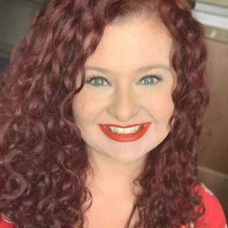 Öppen kvinna redo för nya dejter