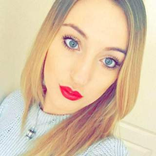 Sensuell man som gillar fysisk kontakt