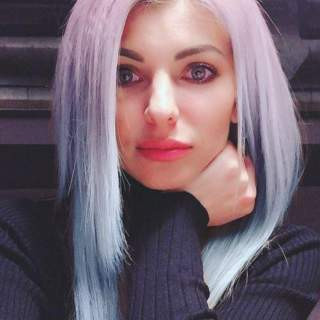 Kvinna som värdesätter äkta kontakt